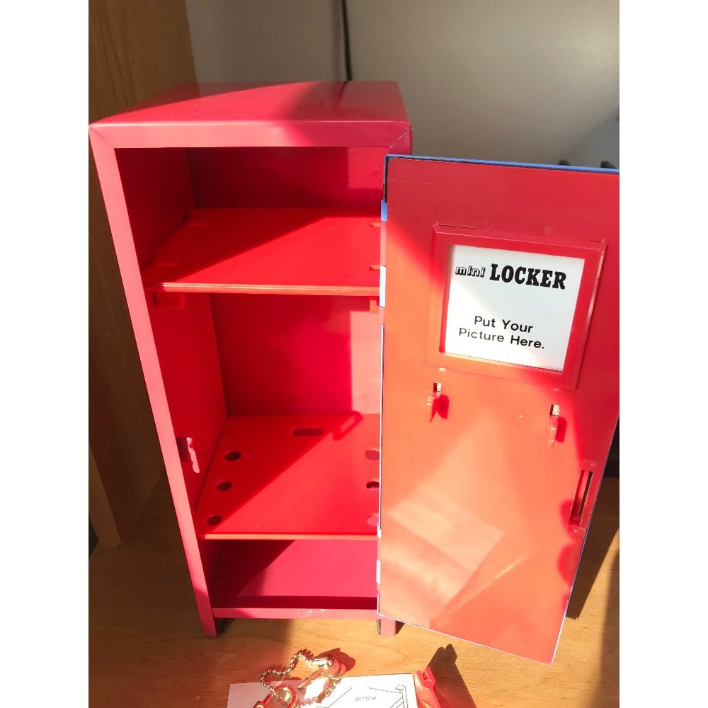 Hello Kitty Sanrio 2002 Mini Metal Locker Storage - Picture 5 of 14